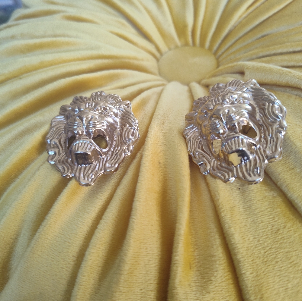 GORGEOUS Lion Head Shoe Clips - Picture 5 of 9